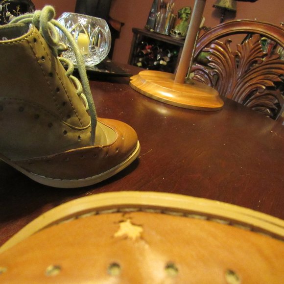 *SOLD* Leather Sage Green & Brown Spectator Heels - 7.5M - Picture 13 of 14